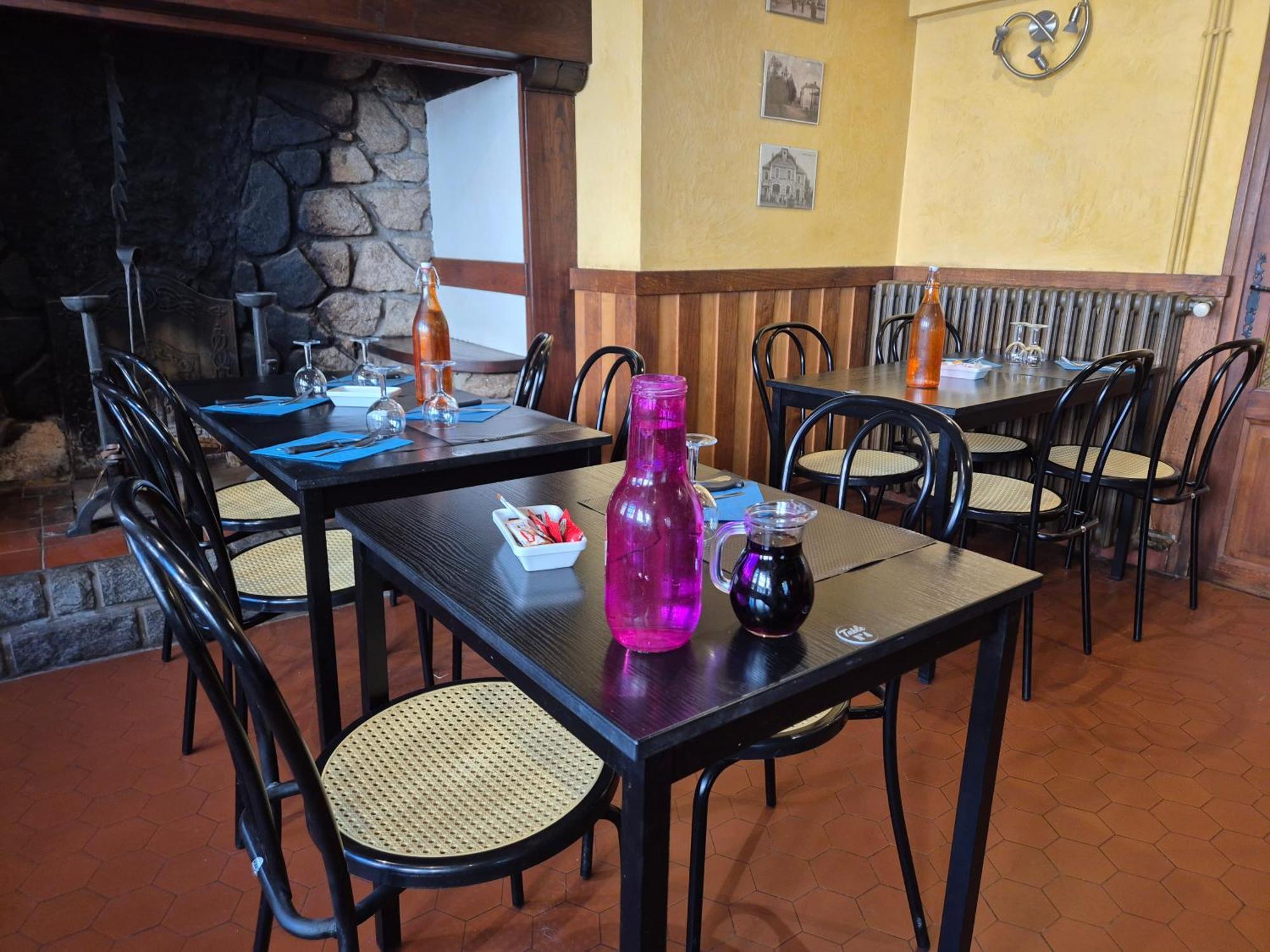 Logis Hotel Restaurant L'Oustal Naves  Exterior foto